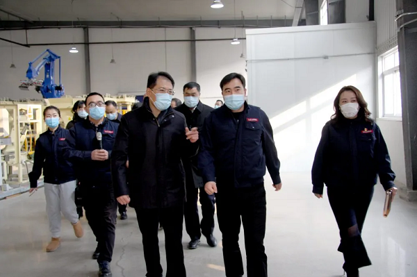 东丽区委副书记、区长谢元走访bevictor伟德焊材集团